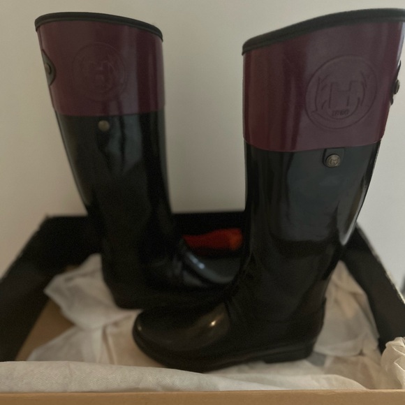 Hunter Sandhurst Carlyle Black and Purple Riding Style Rain Boots - Picture 1 of 13